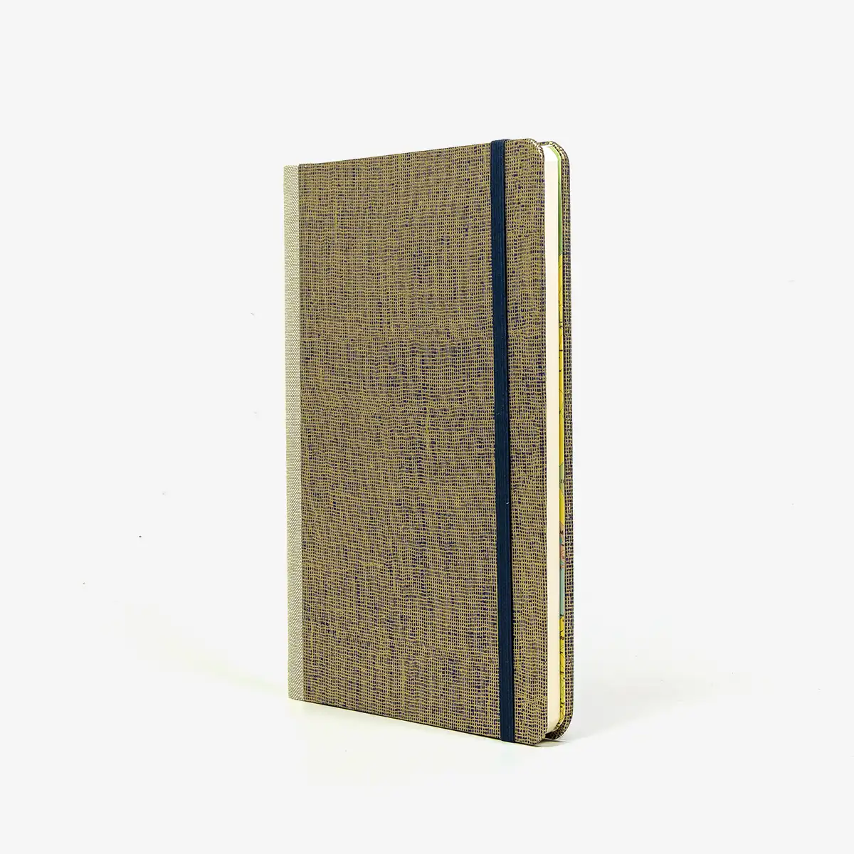 Wochenplaner-Format-A5-cover-chiyogamipapier-Motiv-Gaze-gold-auf-blau-cover-seitlich-von-vorn