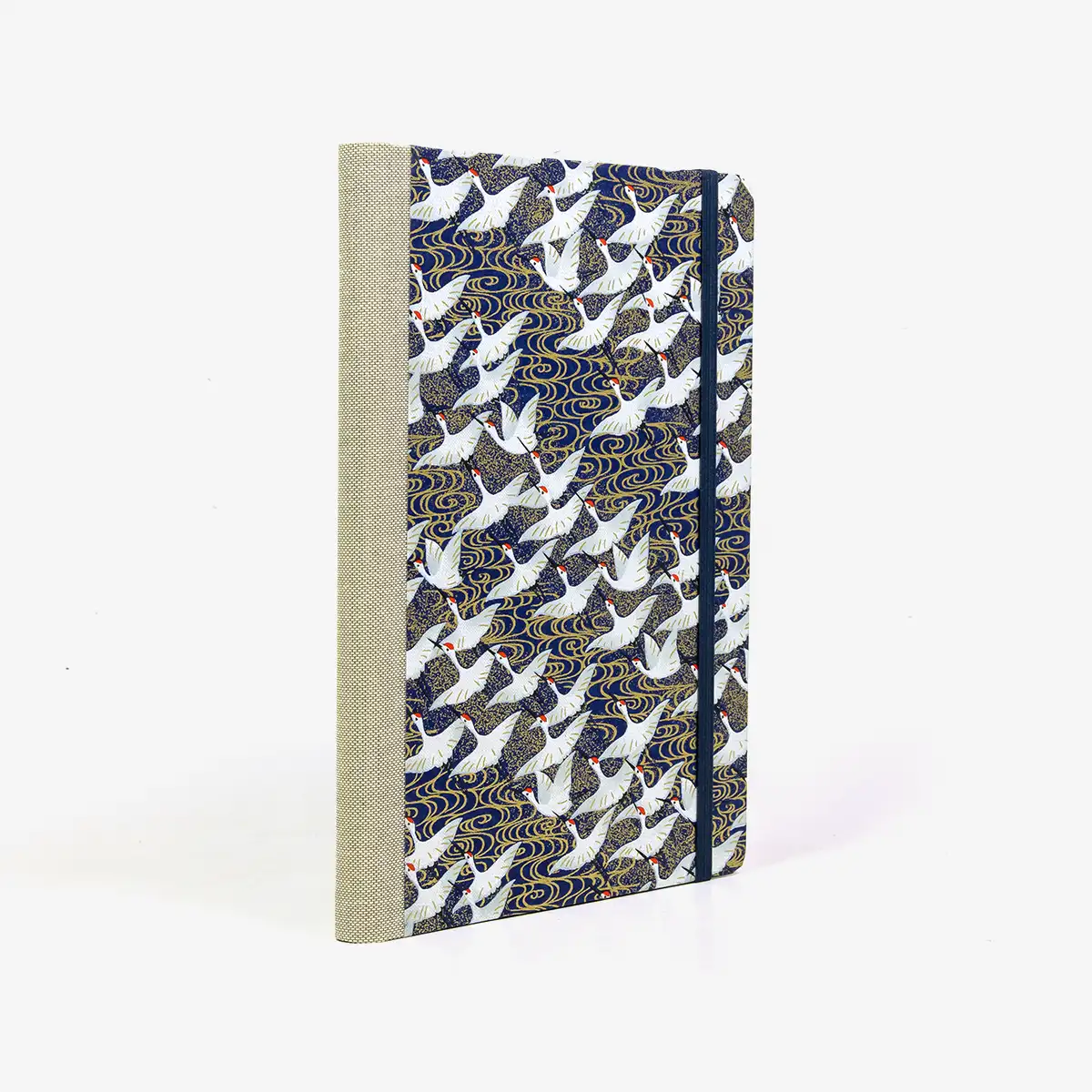 Wochenplaner-Format-A5-cover-chiyogamipapier-Motiv-Kraniche-weiss-auf-blau-cover-seitlich-von-hinten