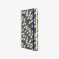 Wochenplaner-Format-A5-cover-chiyogamipapier-Motiv-Kraniche-weiss-auf-blau-cover-seitlich-von-vorn