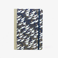 Wochenplaner-Format-A5-cover-chiyogamipapier-Motiv-Kraniche-weiss-auf-blau-cover-von-vorn