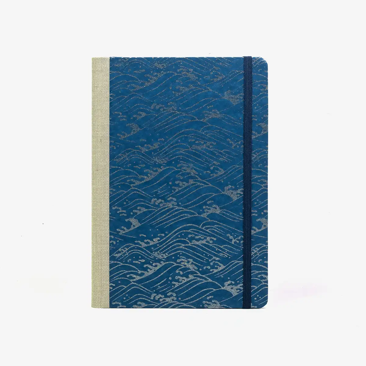 Wochenplaner-Format-A5-cover-chiyogamipapier-Motiv-Nami-Welle-silber-auf-blau-cover-von-vorn
