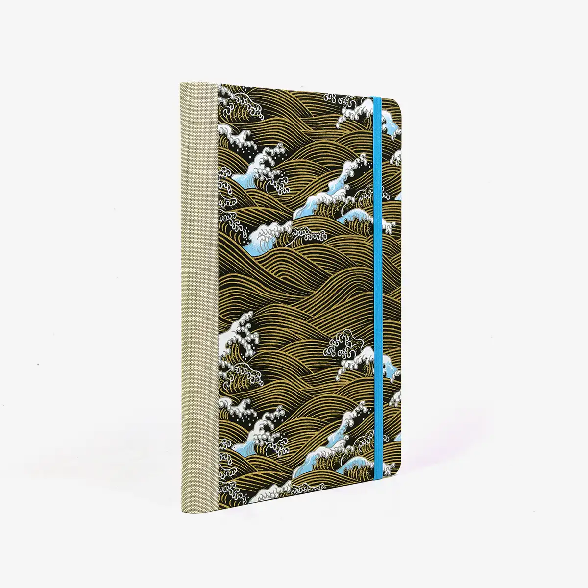 Wochenplaner-Format-A5-cover-chiyogamipapier-Motiv-Nami-welle-weiss-blau-gold-auf-schwarz-cover-seitlich-von-hinten