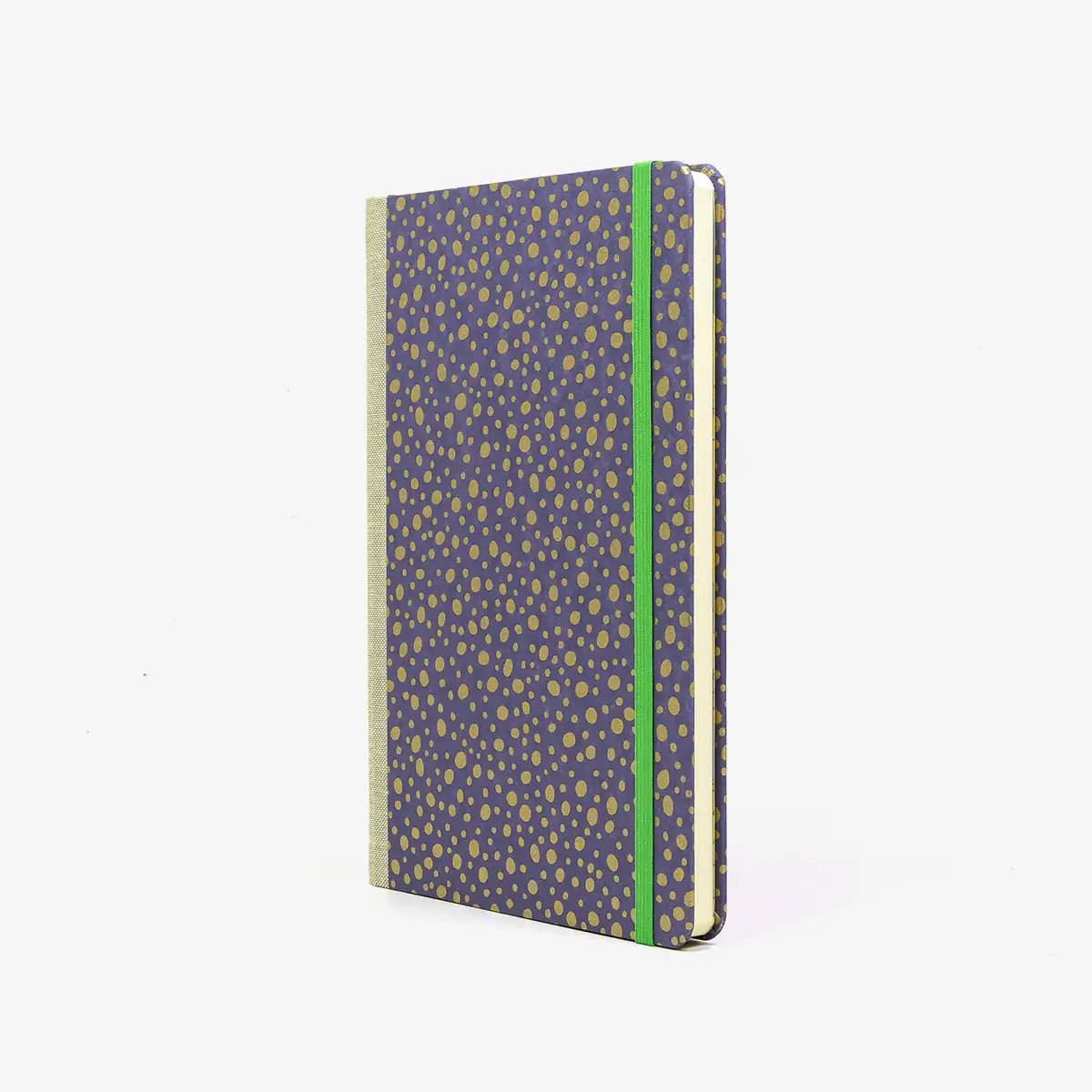 Wochenplaner-Format-A5-cover-chiyogamipapier-Motiv-Polka-Dots-gold-auf-lila-cover-seitlich-von-vorn