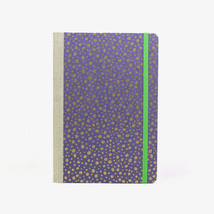 Wochenplaner-Format-A5-cover-chiyogamipapier-Motiv-Polka-Dots-gold-auf-lila-cover-von-vorn