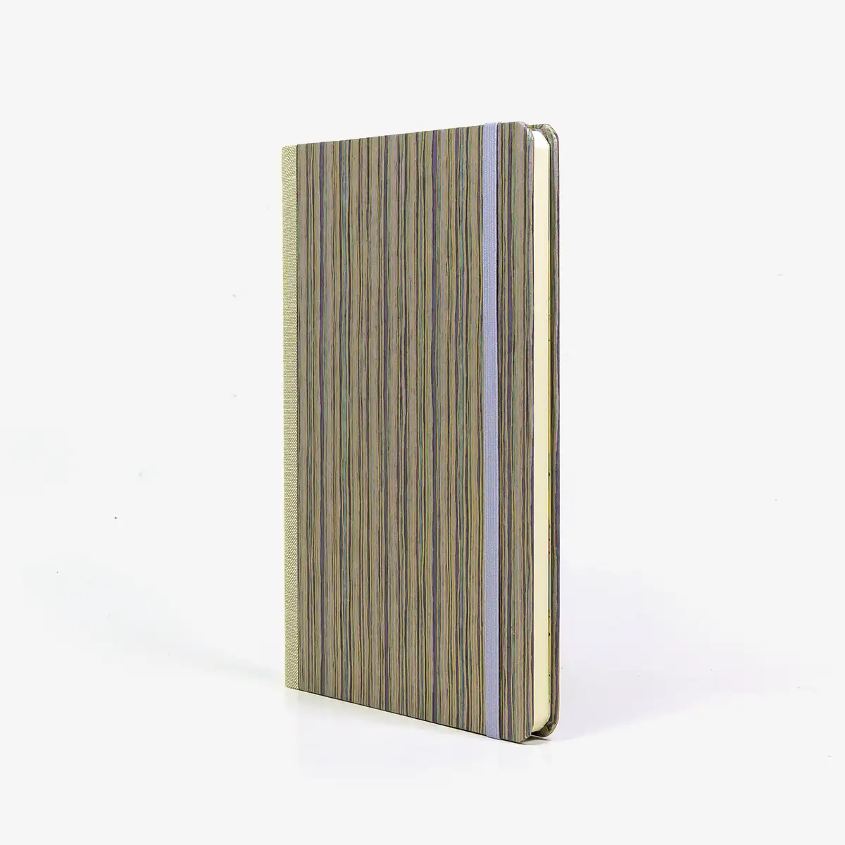 Wochenplaner-Format-A5-cover-chiyogamipapier-Motiv-Streifen-gold-flieder-cover-seitlich-von-vorn