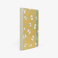 Wochenplaner-Format-A5-cover-chiyogamipapier-Motiv-Winkekatze-auf-Gold-cover-seitlich-von-hinten