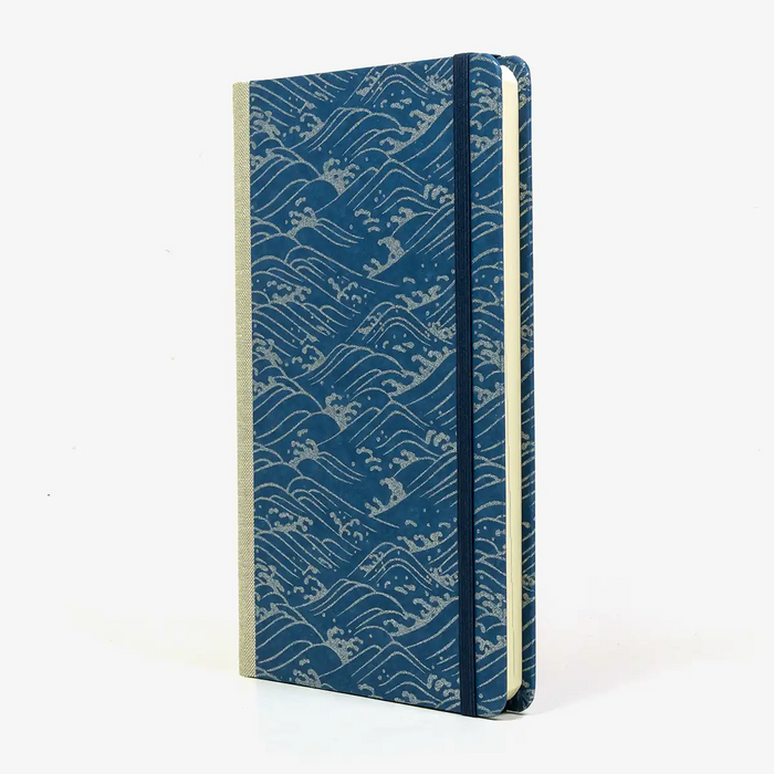 Wochenplaner | Format:A5small | 2027 | Cover: Chiyogami | Motiv: Nami-Welle-Silber-auf-Blau