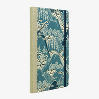 Wochenplaner-Format-A5small-cover-Katazome-Shi-papier-Motiv-Berge-blau-cover-seitlich-von-hinten