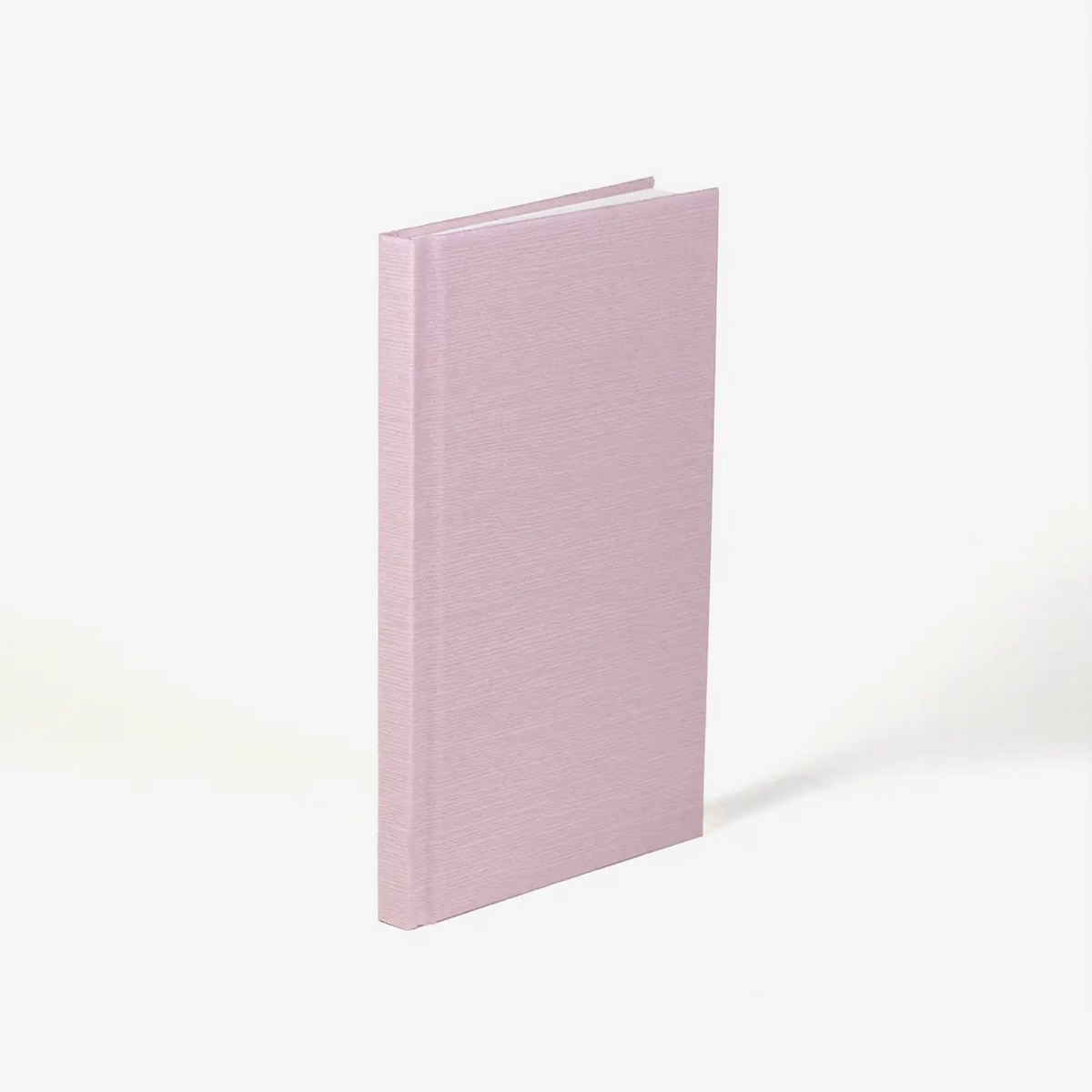 Wochenplaner-Tsumugi-light-rosa-2026-von-carta-pura-9x15cm-cover-von-vorn-Produktansicht-seitlich-hinten