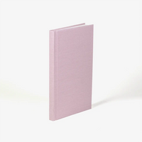 Wochenplaner-Tsumugi-light-rosa-2026-von-carta-pura-9x15cm-cover-von-vorn-Produktansicht-seitlich-hinten