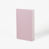 Wochenplaner-Tsumugi-light-rosa-2026-von-carta-pura-9x15cm-cover-von-vorn-Produktansicht-seitlich-vorn