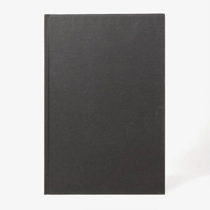 Wochenplaner-Tsumugi-schwarz-2026-von-carta-pura-16x-24cm-cover-von-vorn-Produktansicht