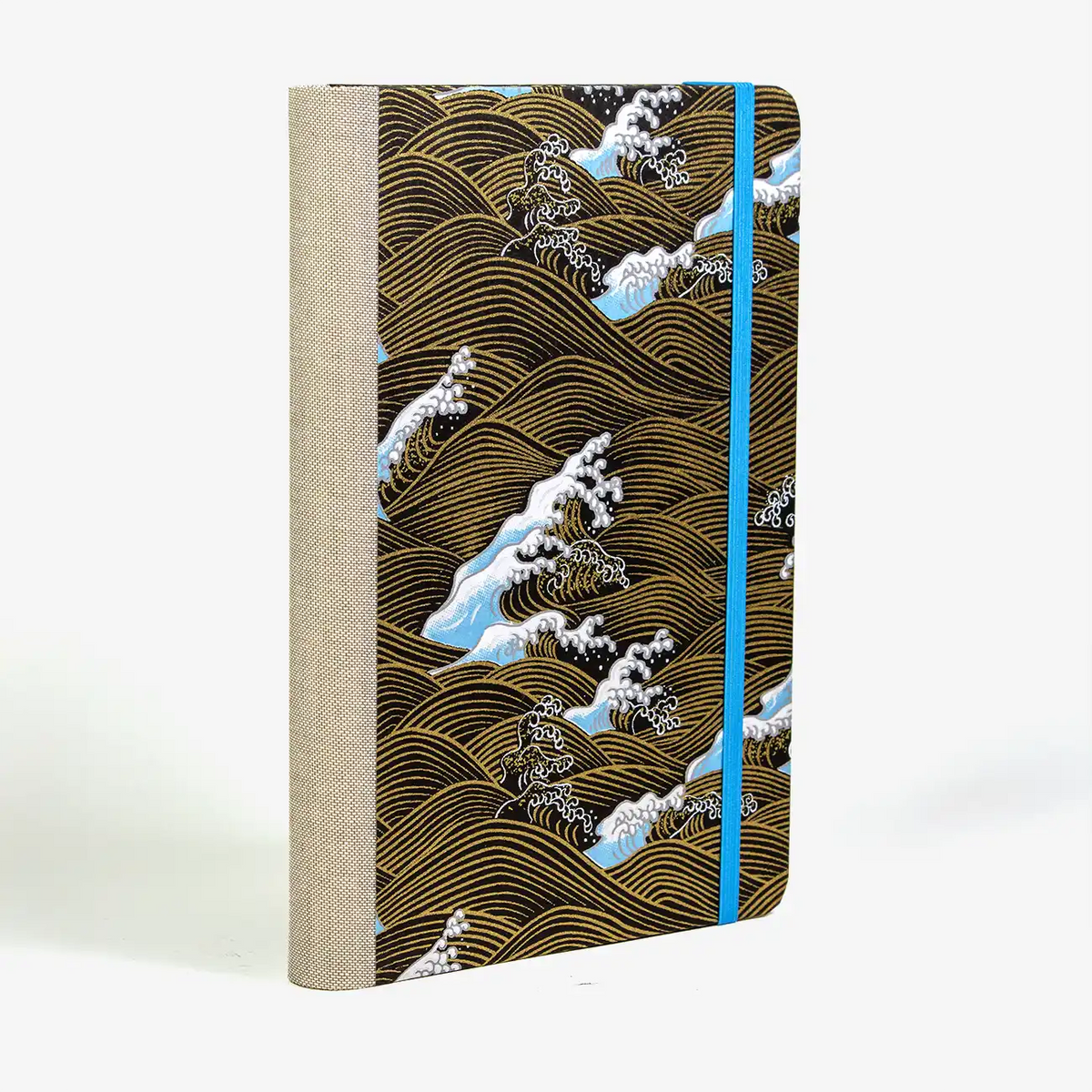 blaupause-skizzenbuch.-blanko-format-a5-288-seiten-recy-papier-mit-chiyogami-papier-bezogen-welle-gold-auf-schwarz-cover-seitlich-hinten