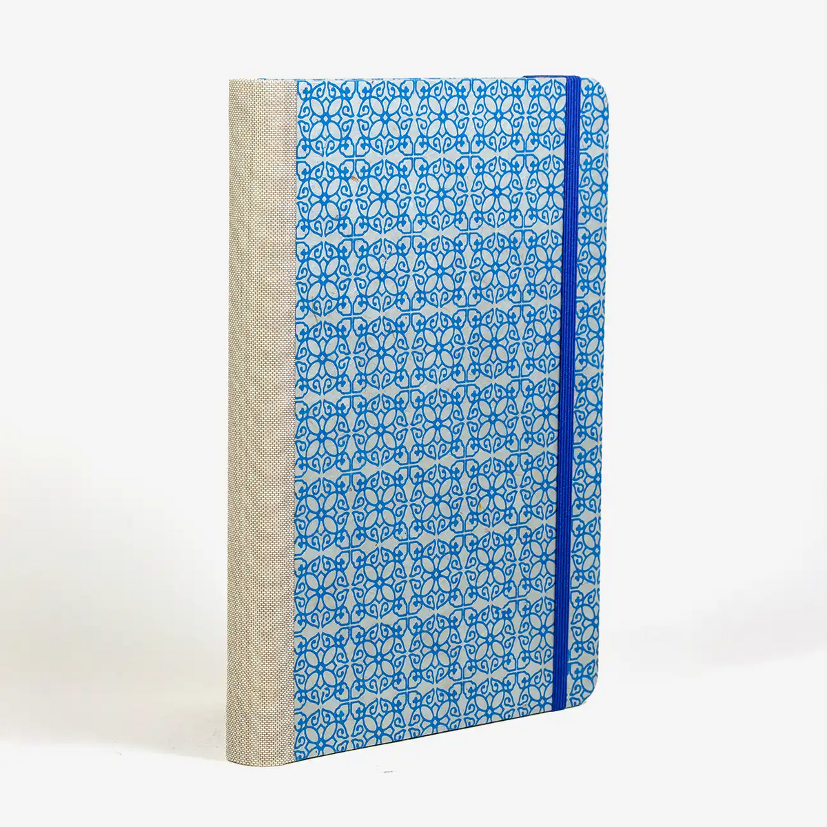 blaupause-skizzenbuch.-blanko-format-a5-288-seiten-recy-papier-mit-lokta-papier-bezogen-Bluetengitter-mildes-Blau-Aquamarin-cover-seitlich-hinten
