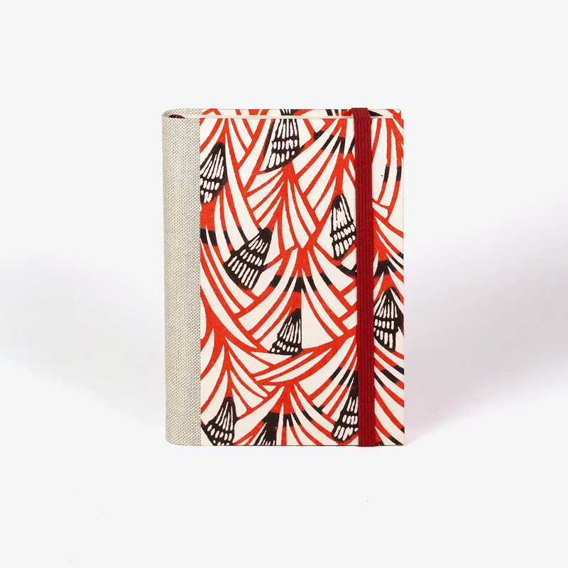 blaupause-tagesplaner-Format-9x13cm-bezogen-mit-Katazme-shi-zacken-rot-produktansicht-cover-vorn