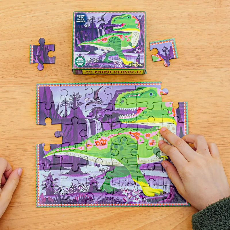 eeboo-Dino-Minipuzzle-glow-in-the-dark-Sortiment-VArianten2-Produktverpackung+puzzle-aufgebaut-Beispielfoto