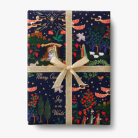 geschenkpapier-holiday-rifle-paper-xmas-format-50x70cm-Beispielansicht-als-Geschenk-mit-Ribbon