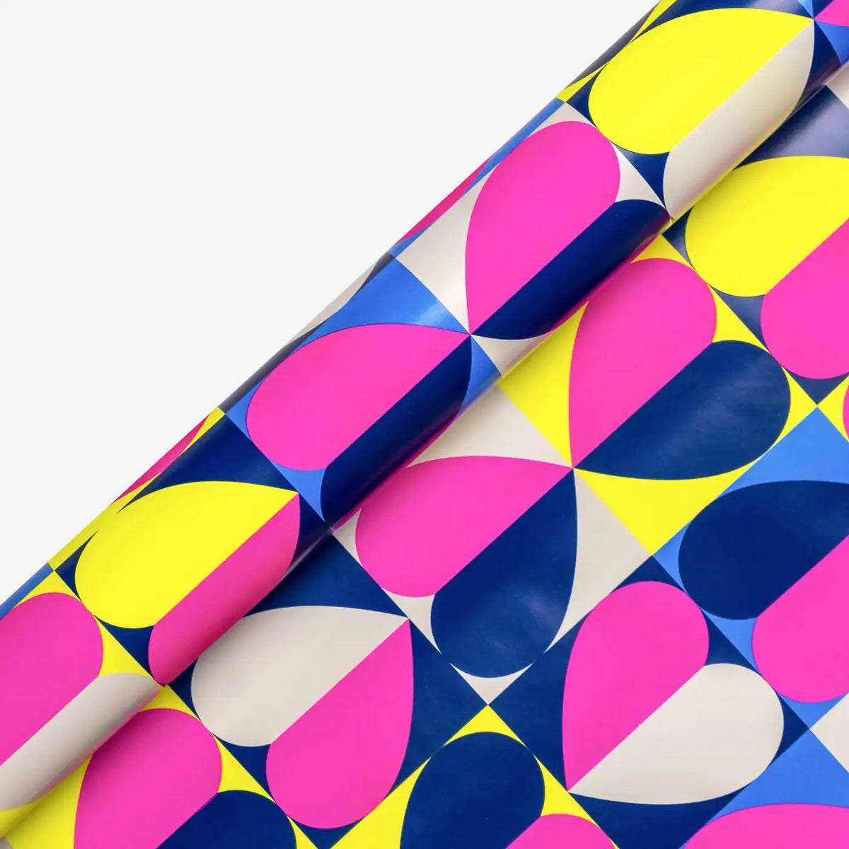 geschenkpapier-kelly-hyatt-folded-love-roll-wrap-rolle-3m-Produktansicht