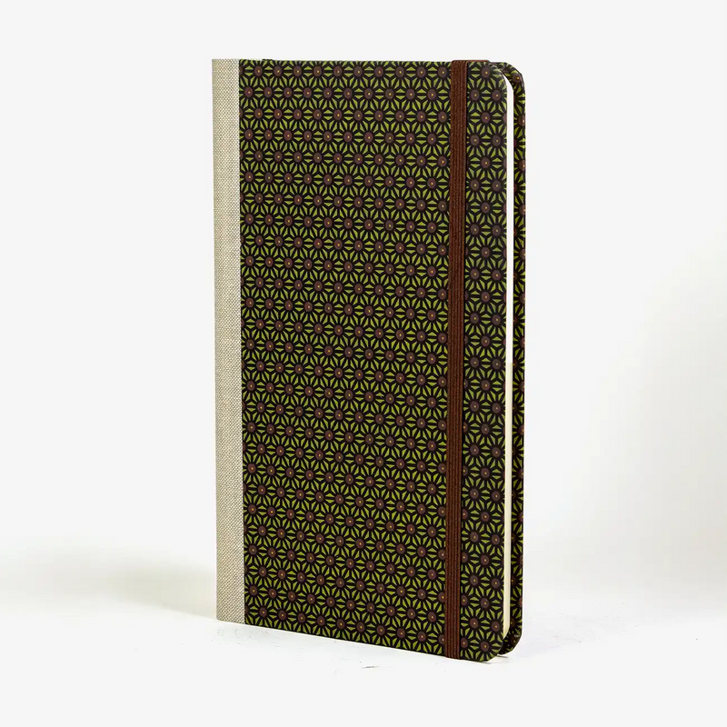 dotted-Format-A5small
-bezogen-mit-Chiyogami-Ashanoa-olive-braun-auf-schwarz-cover-seitlich-vorn