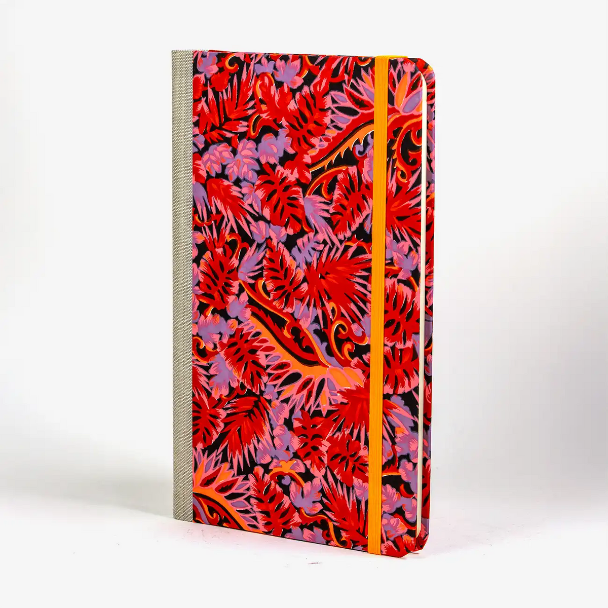 dotted-notizbuch-Format-A5small-bezogen-mit-Chiyogami-Monstera-rot-cover-seitlich-vorn