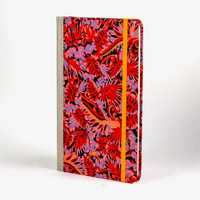 dotted-notizbuch-Format-A5small-bezogen-mit-Chiyogami-Monstera-rot-cover-seitlich-vorn