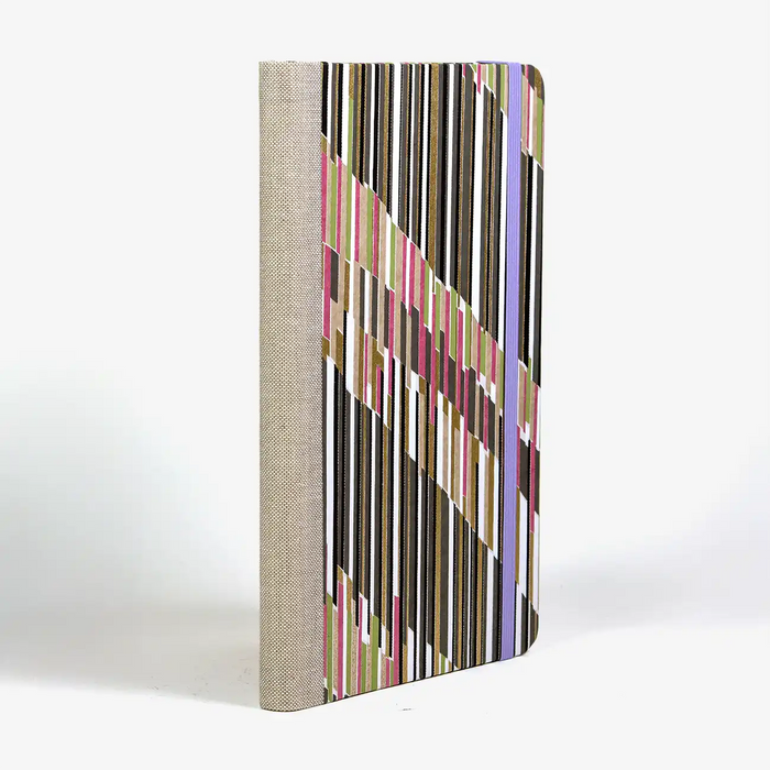 dotted-Notizbuch-Format-A5small-bezogen-mit-Chiyogami-Striche-versetzt-graue-variante-cover-seitlich-hinten