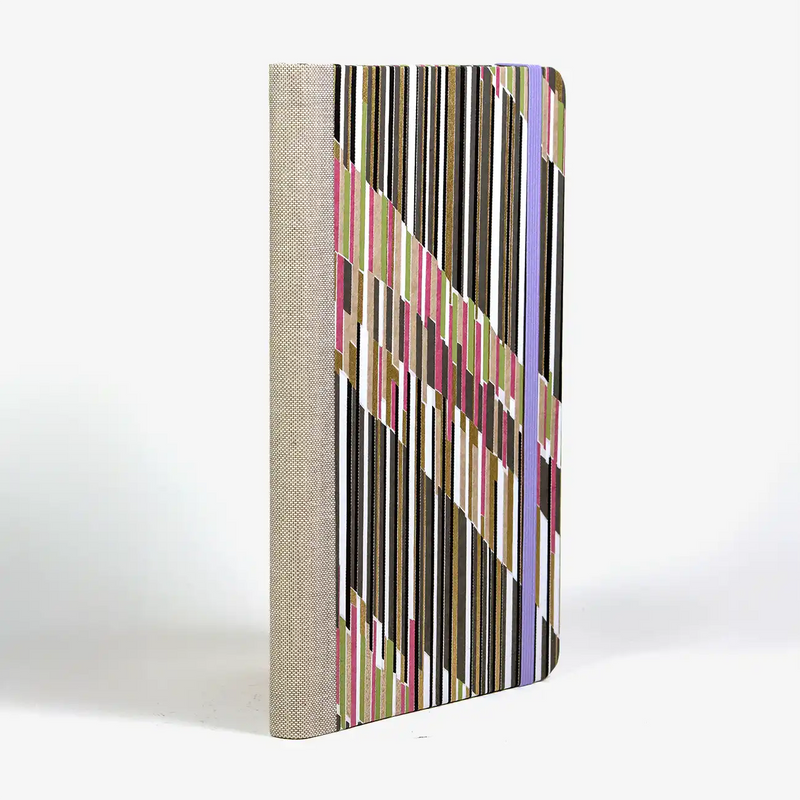 dotted-Notizbuch-Format-A5small-bezogen-mit-Chiyogami-Striche-versetzt-graue-variante-cover-seitlich-hinten