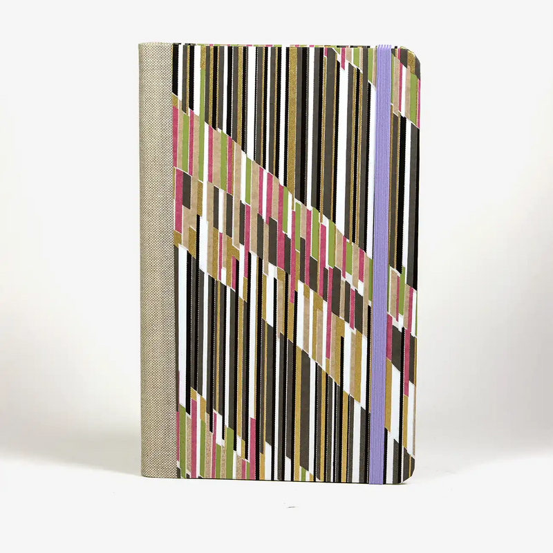 dotted-Notizbuch-Format-A5small-bezogen-mit-Chiyogami-Striche-versetzt-graue-variante-cover-vorn