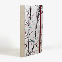 dotted-notizbuch-Format-A5small-bezogen-mit-Chiyogami-Zweige-mit-blueten-gross-auf-silber-cover-hinten
