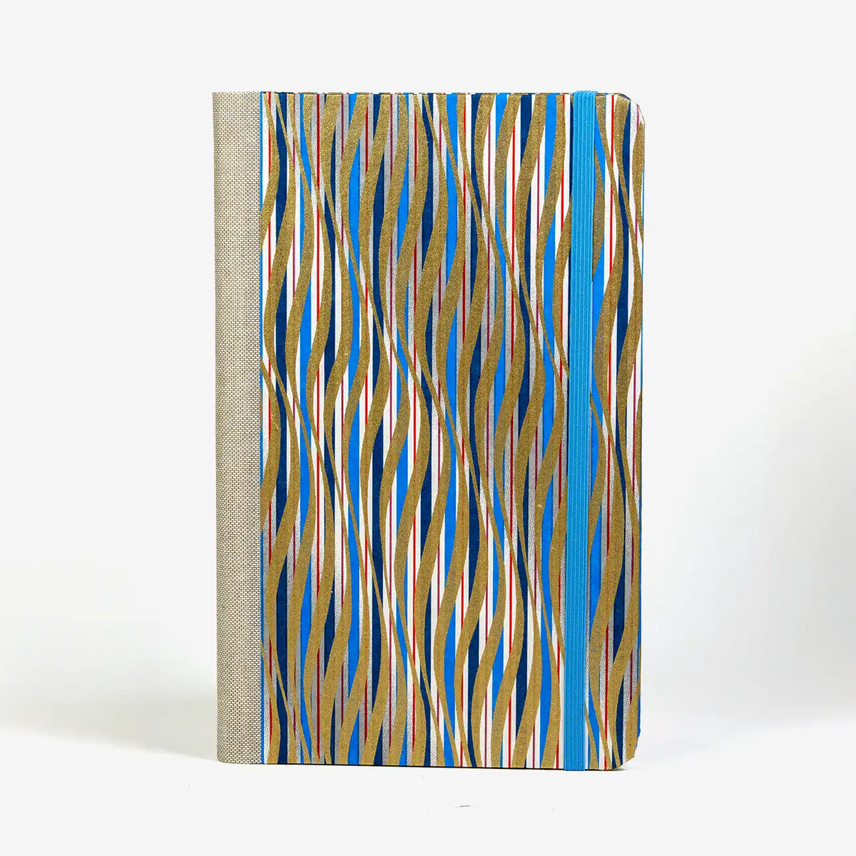 dotted-Notizbuch-Format-A5small-bezogen-mit-Chiyogami-gewellte-Streifen-gold-blau-rot-auf-weiss-cover--vorn