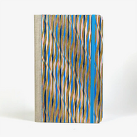 dotted-Notizbuch-Format-A5small-bezogen-mit-Chiyogami-gewellte-Streifen-gold-blau-rot-auf-weiss-cover--vorn