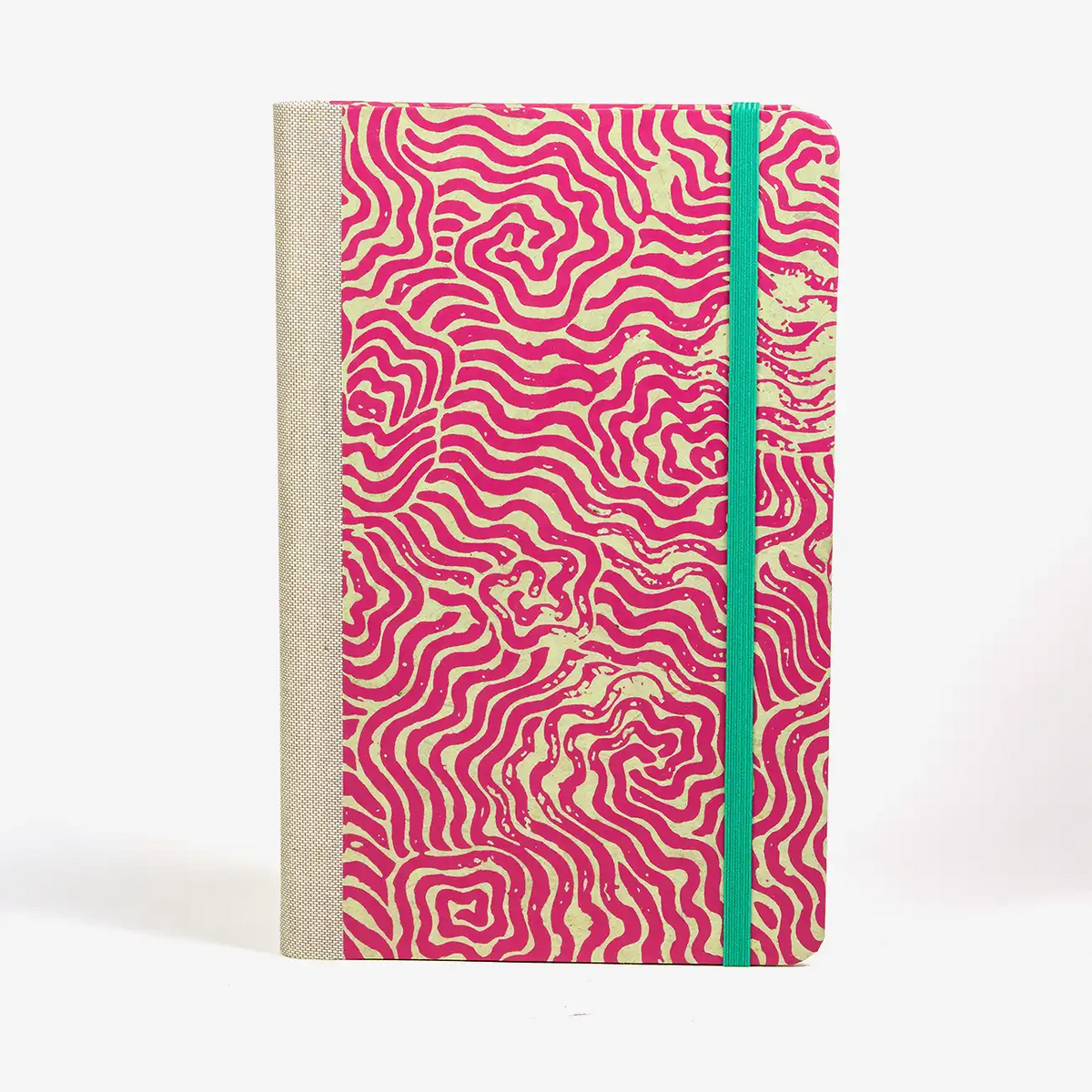 dotted-notizbuch-A5small-bezogen-mit-Lokta-Labyrinth- 50M-achenseegrün-auf- magenta-cover-hinten