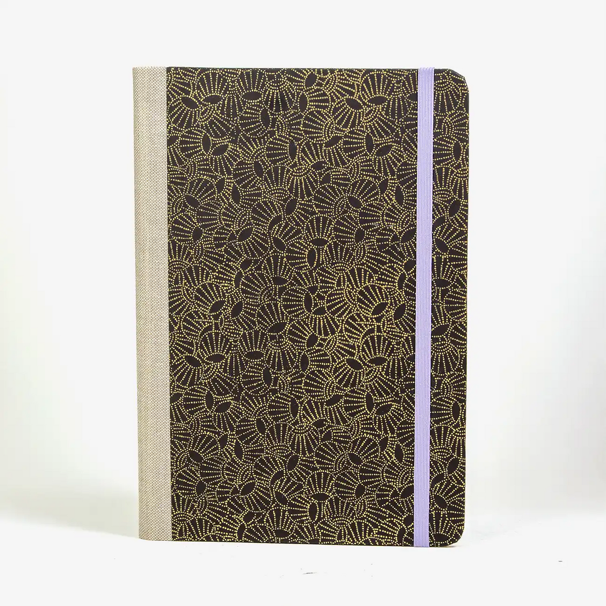 Notizbuch-liniert-format-a5-144-seiten-bezogen-mit-chiyogami-drums-gold-auf-achwarz-cover-vorn