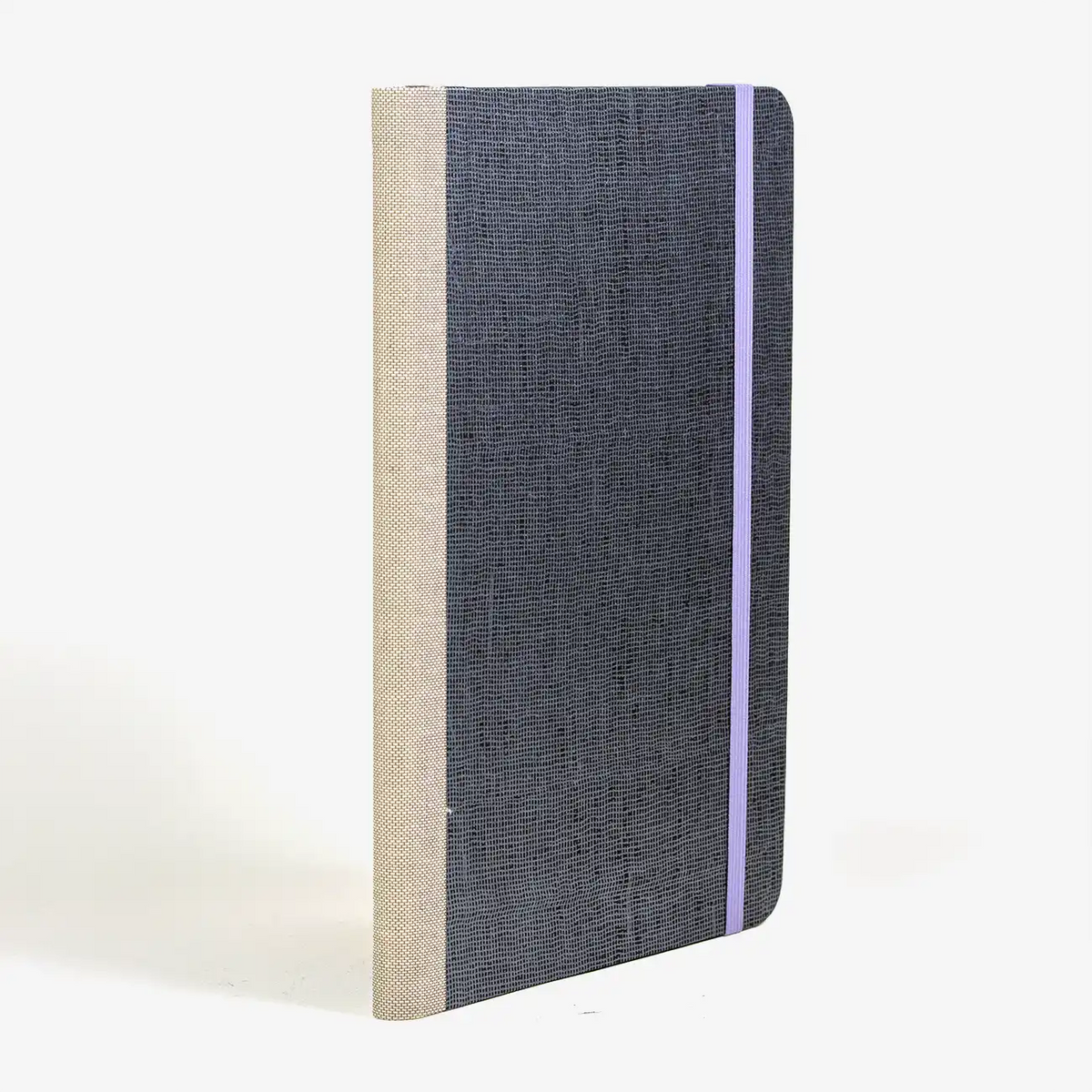 notizbuch-liniert-format-a5-144-seiten-bezogen-mit-chiyogami-gaze-silber-cover-seitlich-hinten