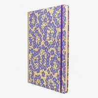 skizzenbuch-a4-blanko-chiyogami-blumen-cream-purple-ivory-leinen-cover-seitlich-von-vorn