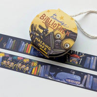 washi-tape-die-lebendige-biblothek-15mmx7m-Tape-in-Verpackung-und-aufgeklebt