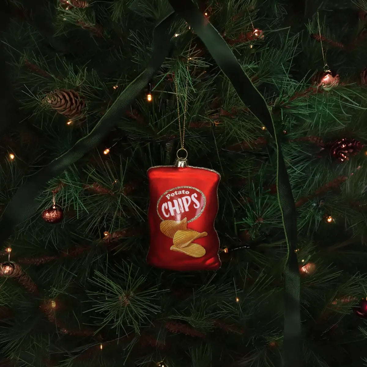 weihnachtsbaumkugel-ornament-glas-chipstuete-rot-10cm-Ansicht-3